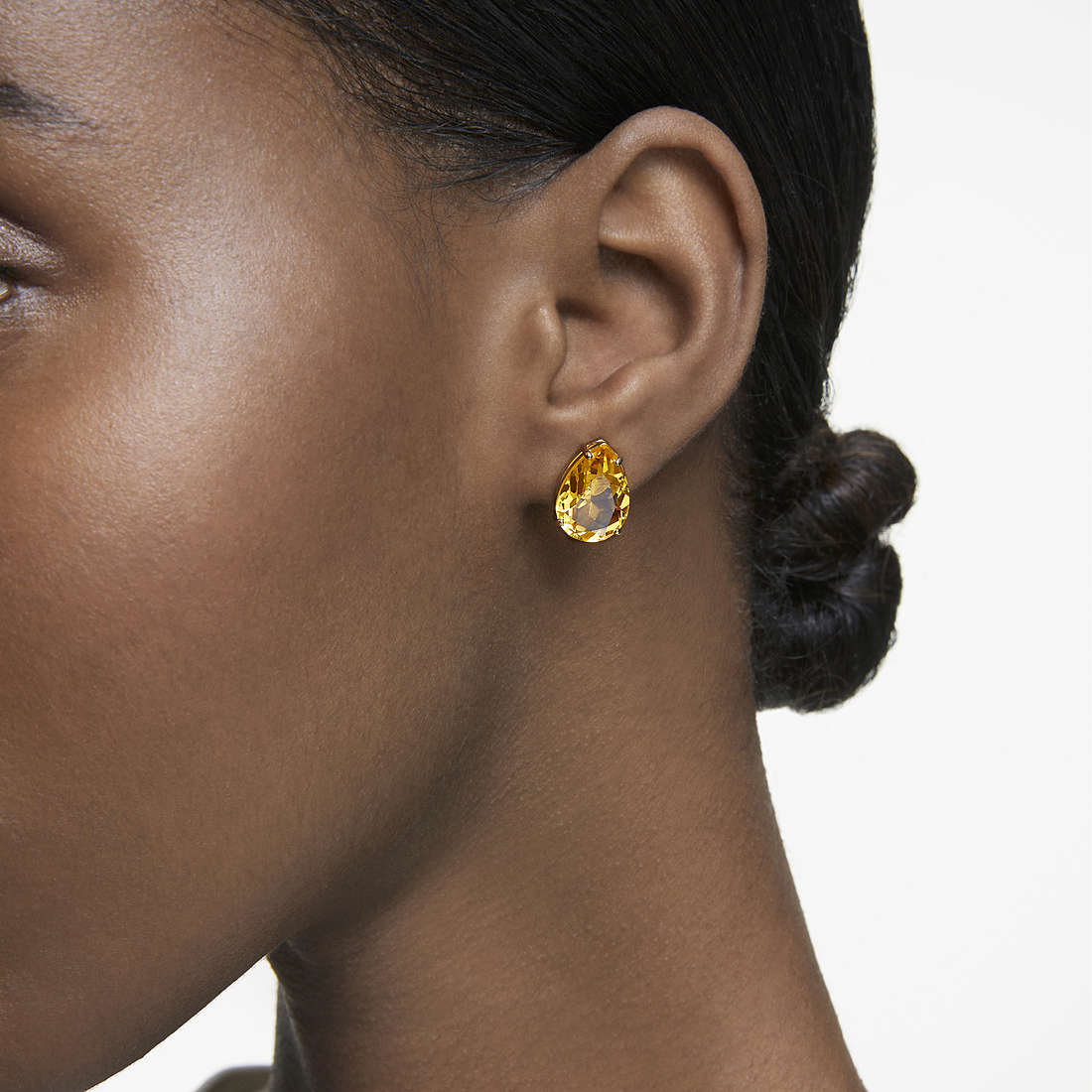 Swarovski earrings Millenia woman 5619495 wearing