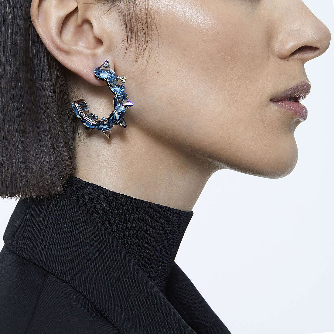 Swarovski earrings Ortyx woman 5600894 wearing