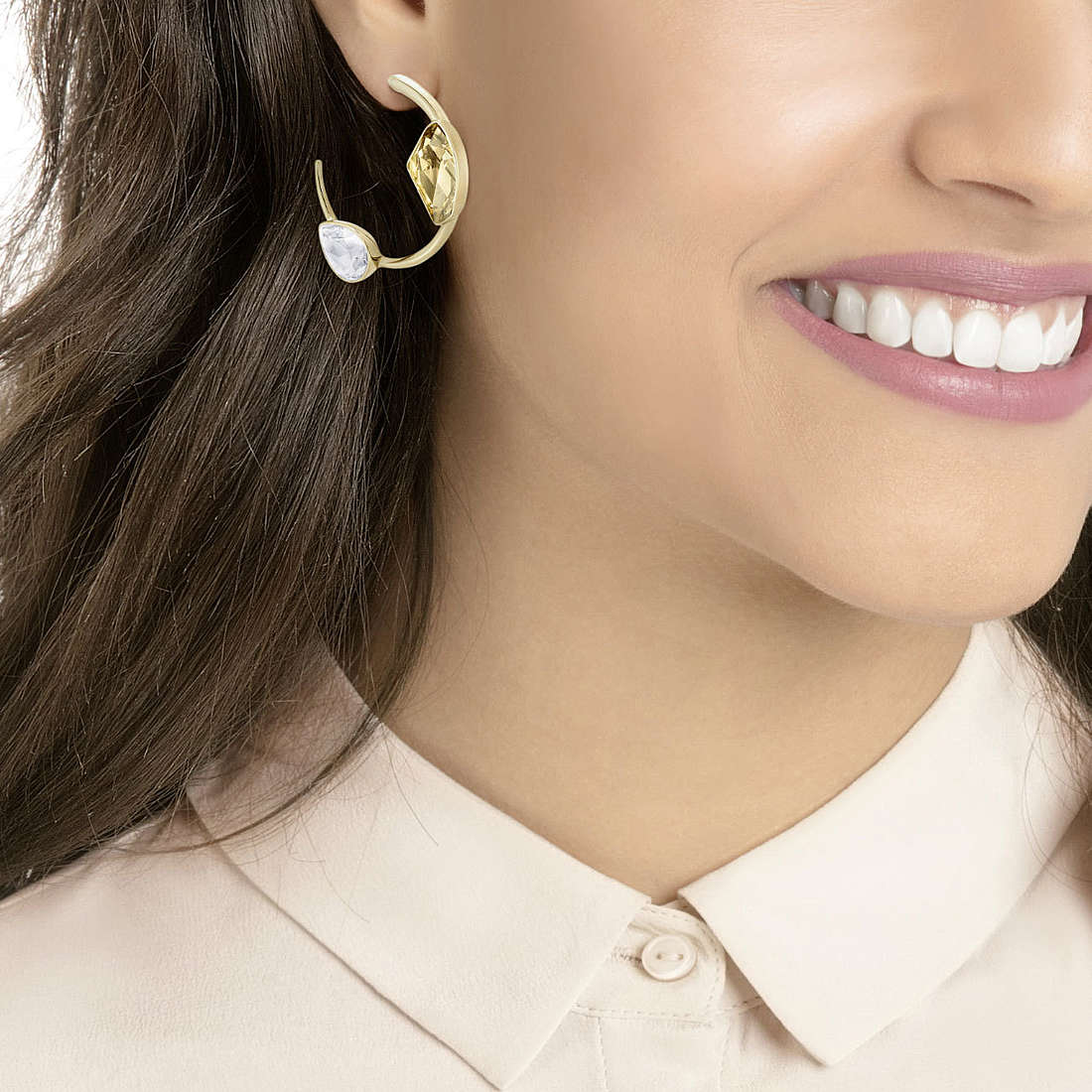 Swarovski earrings Prisma woman 5377984 wearing