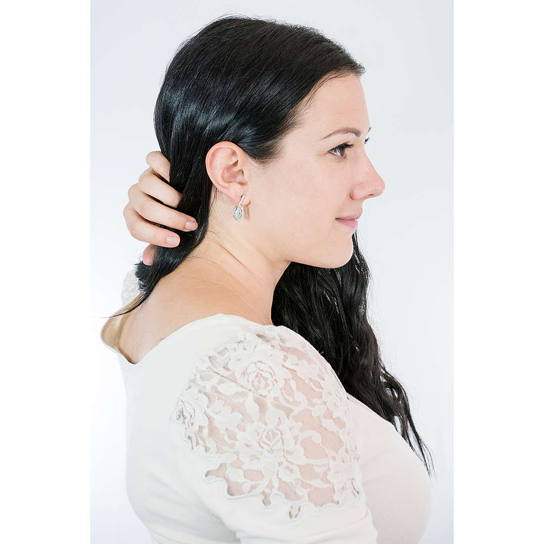 Swarovski earrings Sparkling Dance woman 5485723 wearing