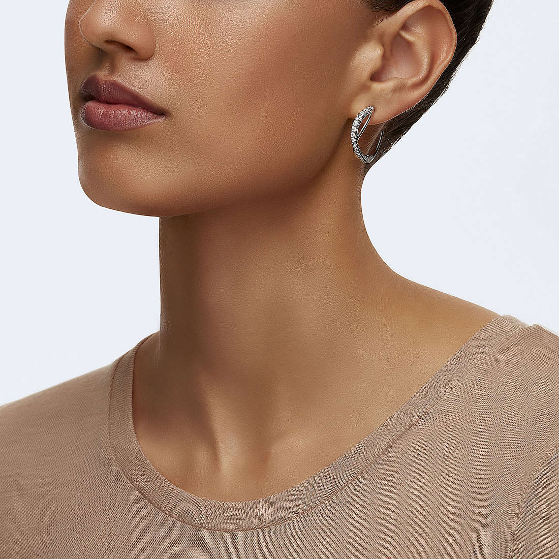 Swarovski earrings Twist woman 5563908 wearing