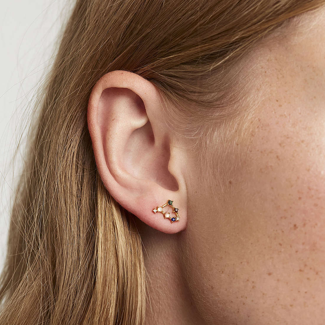 PDPaola earrings Zodiac woman AR01-413-U wearing