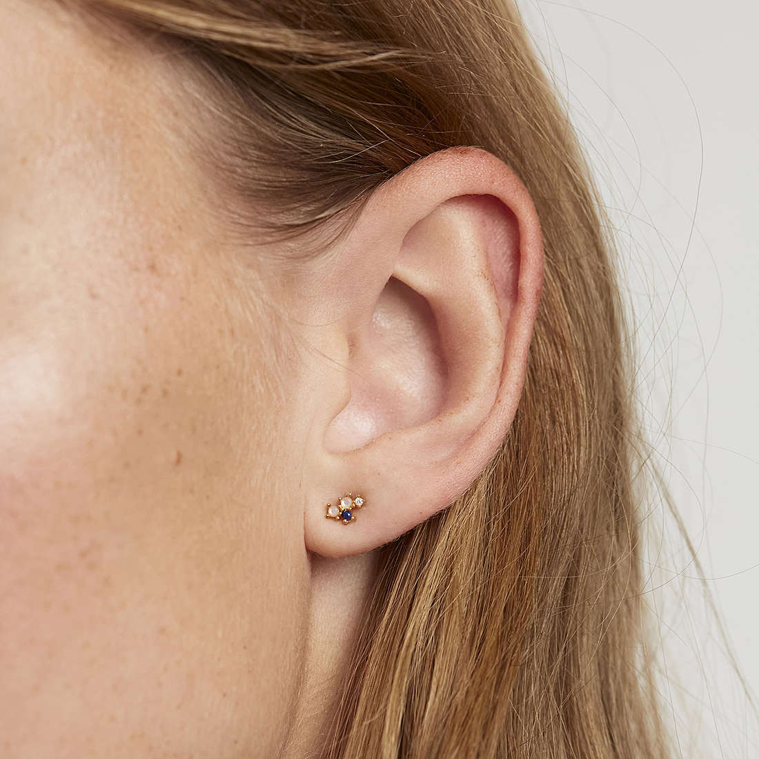 PDPaola earrings Zodiac woman AR01-413-U wearing