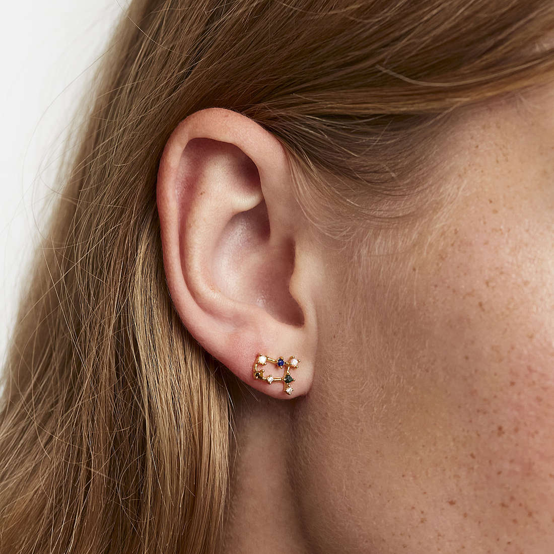 PDPaola earrings Zodiac woman AR01-406-U wearing