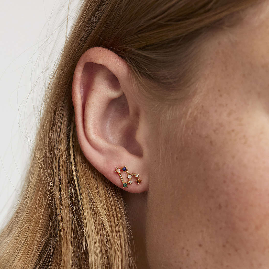 PDPaola earrings Zodiac woman AR01-408-U wearing
