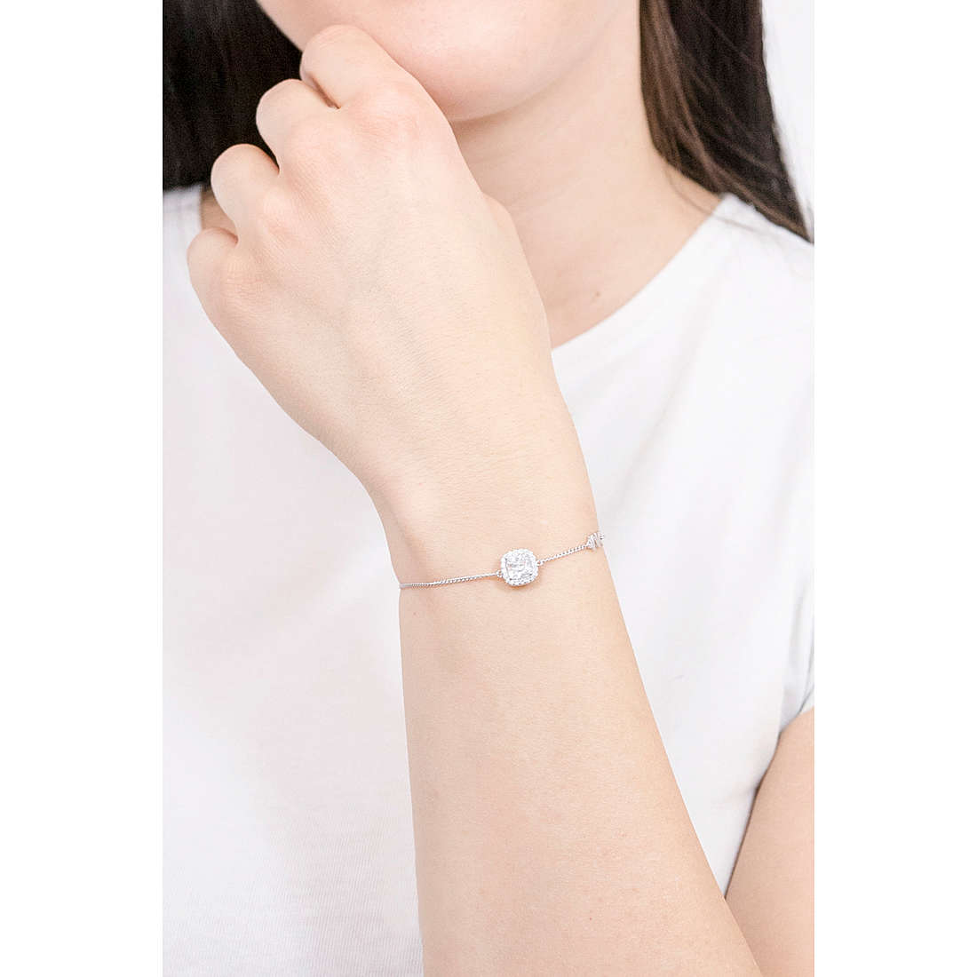 Michael Kors bracelets Brilliance woman MKC1404AN040 wearing