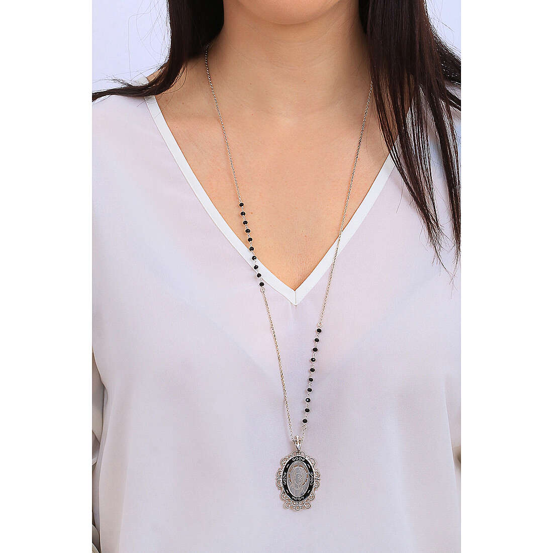 Ottaviani necklaces woman 600071C wearing