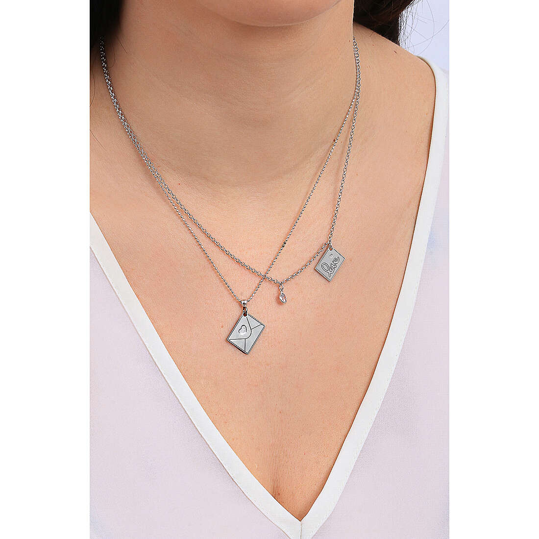 Ottaviani necklaces woman 600083C wearing