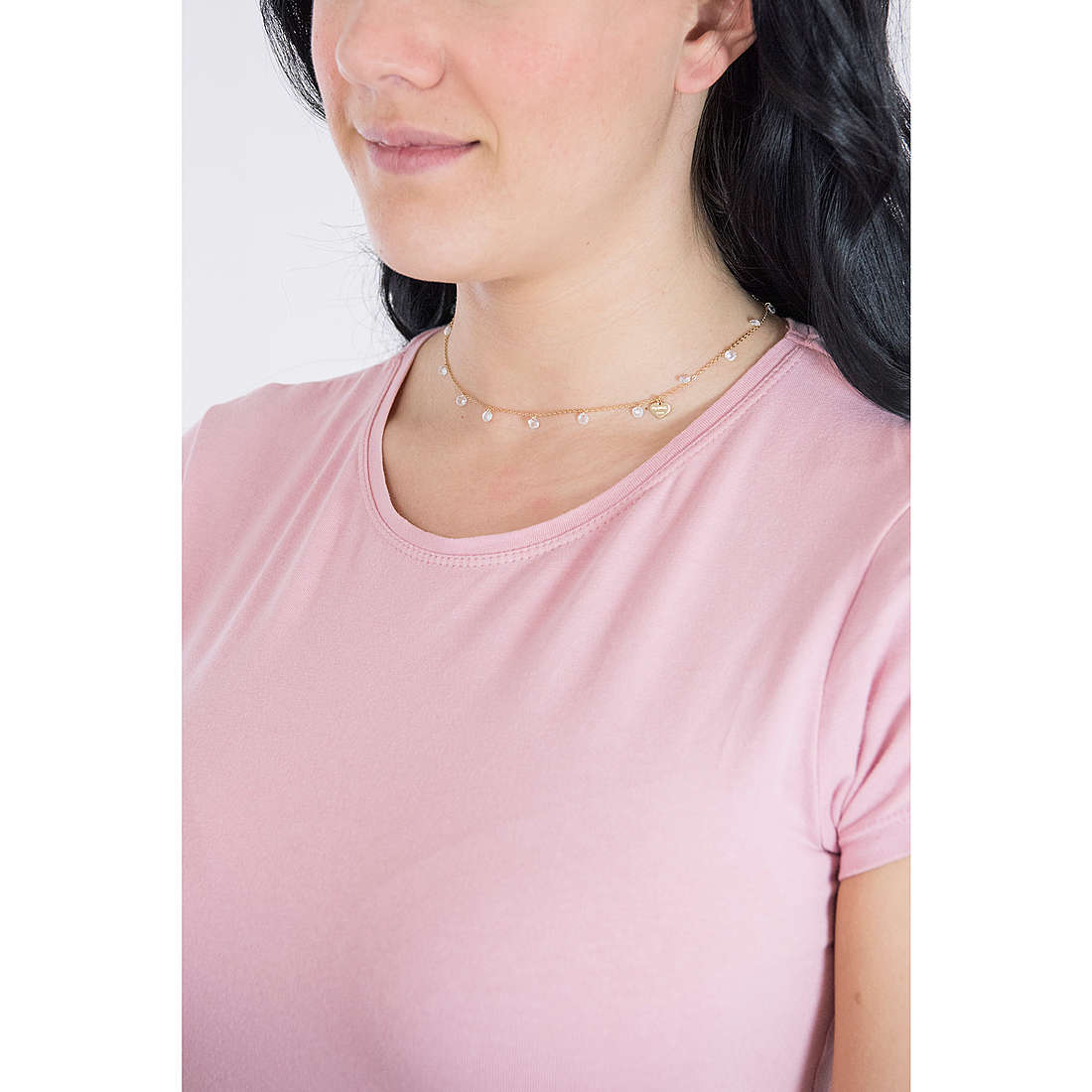 Rebecca necklaces Lucciole woman SLCKOB06 wearing