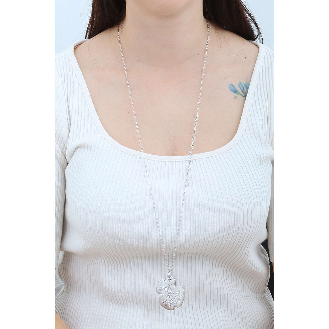 Ottaviani necklaces woman 600159C wearing