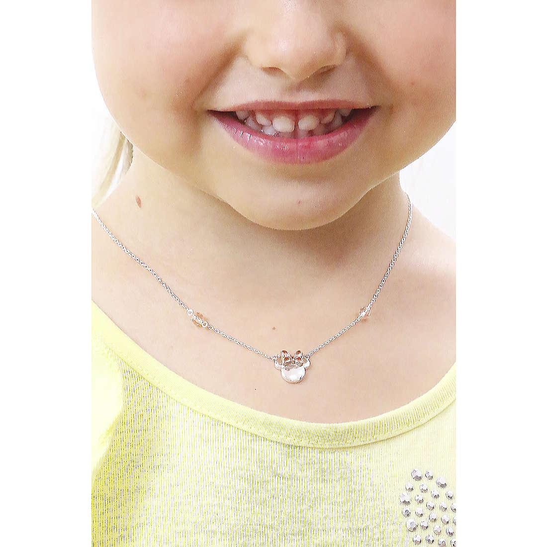 Disney necklaces child NS00014TRPL-157.CS wearing