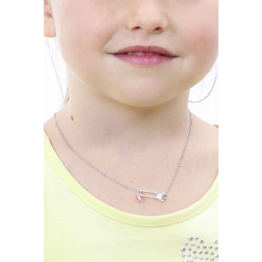 Disney necklaces child NS00015TRPL-157.CS wearing