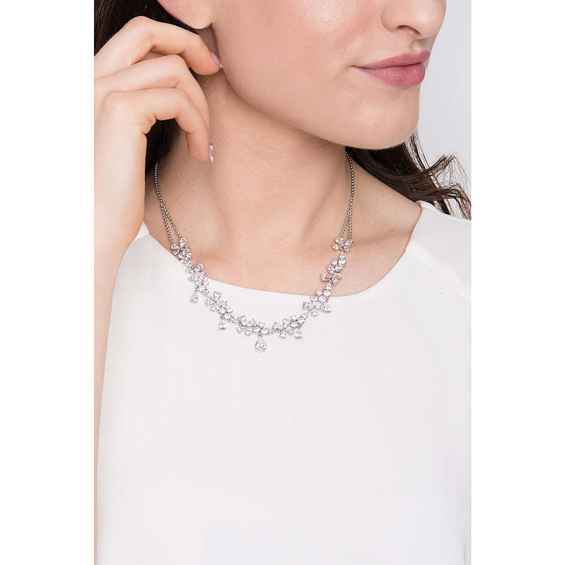 Comete necklaces Farfalle woman GLA 149 wearing