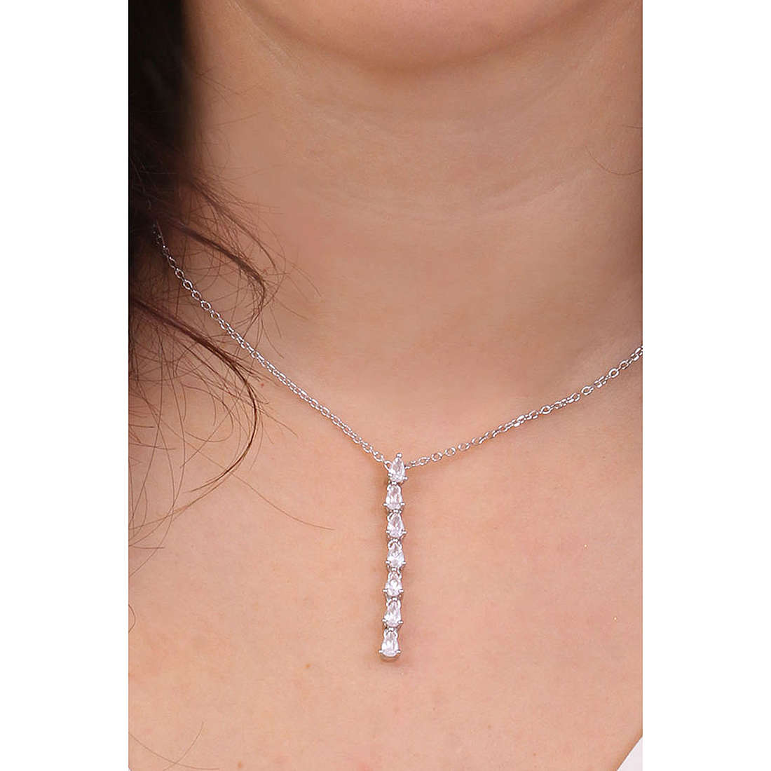 Comete necklaces Farfalle woman GLA 243 wearing