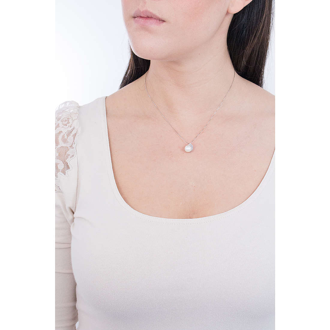 Comete necklaces Fantasia di Perle woman GLP 546 wearing