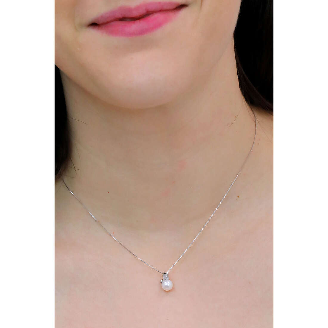 Comete necklaces Perle D'Amore woman GLP 609 wearing