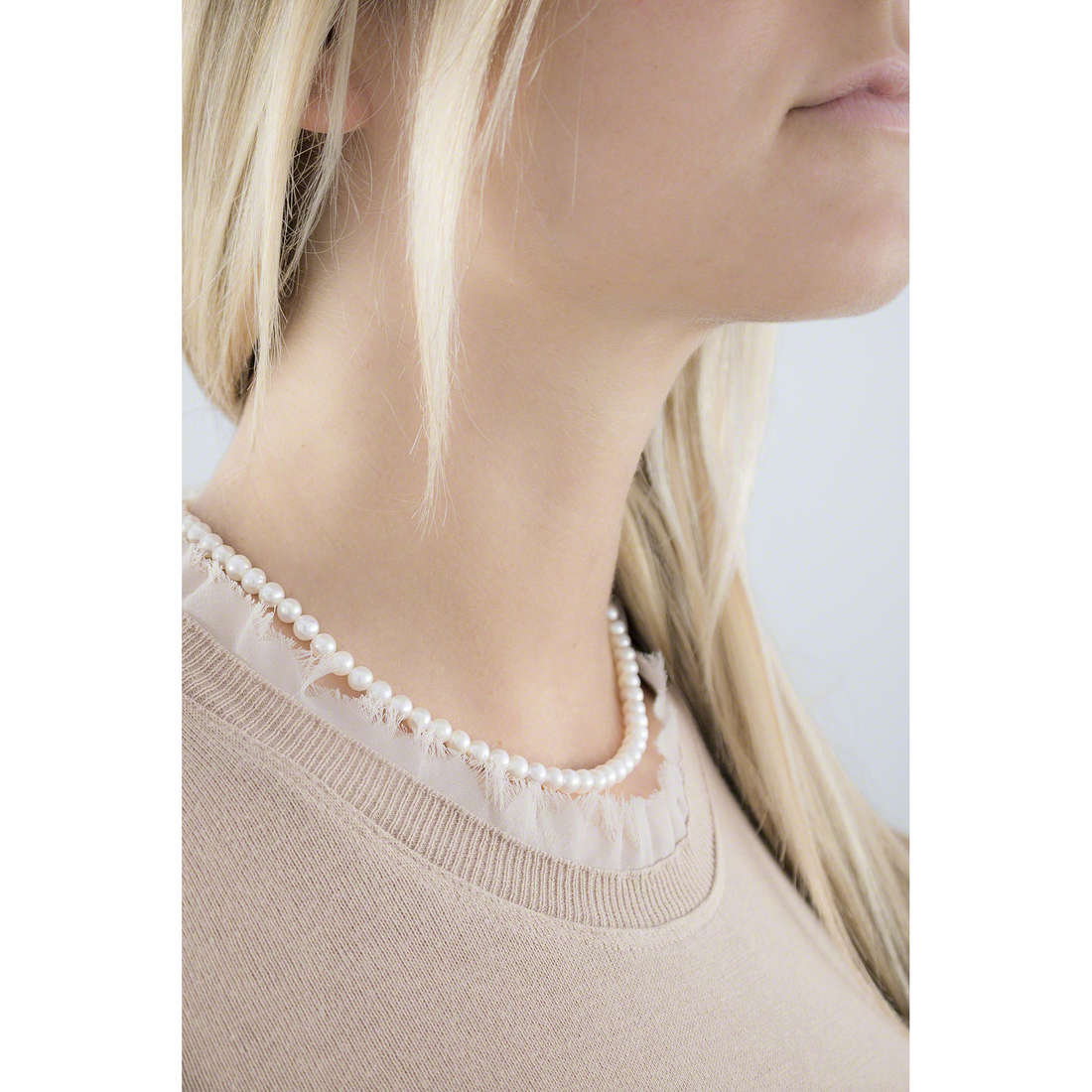 Comete necklaces Easy Basic woman FWQ 103 AM wearing