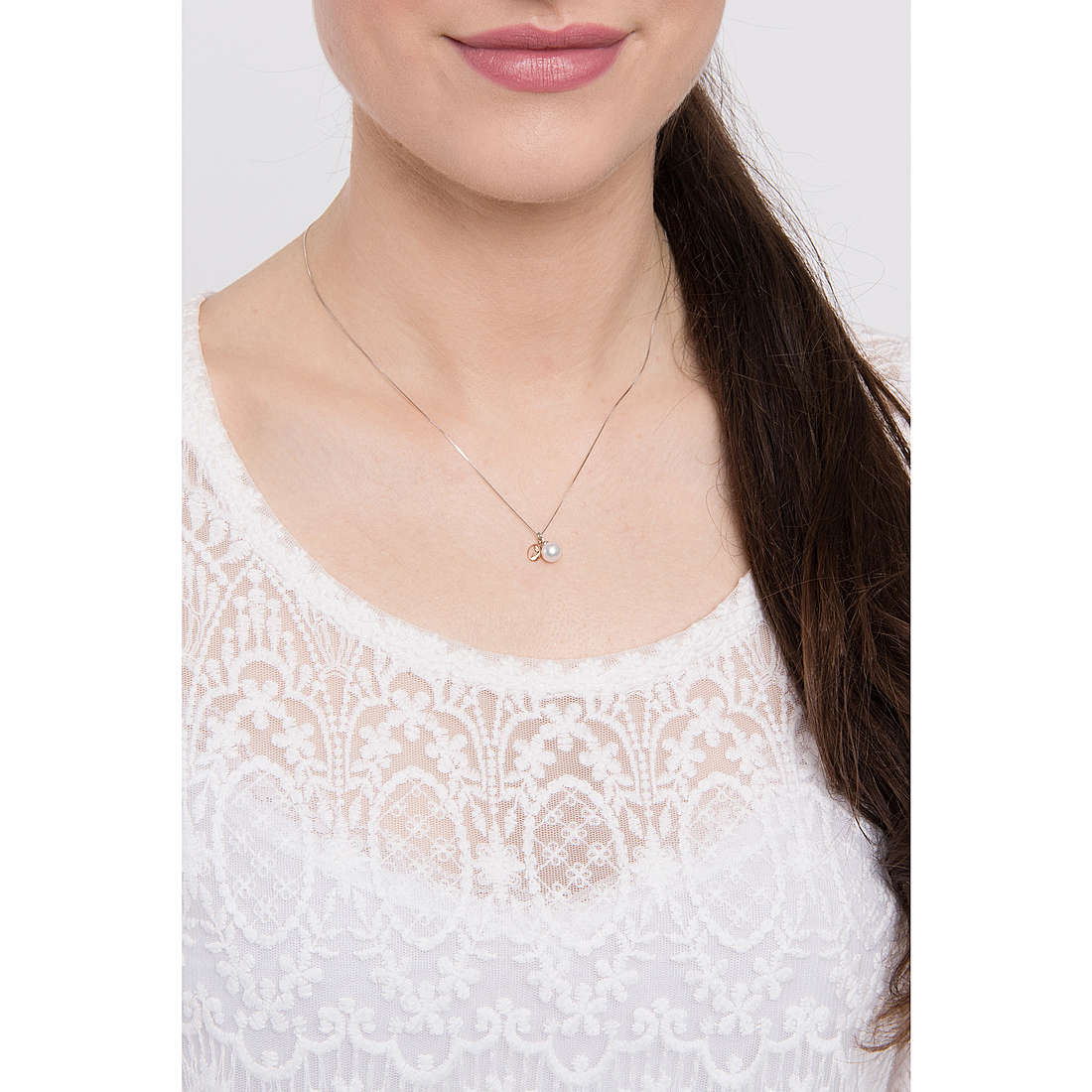 Comete necklaces Ceremony woman GLP 528 wearing