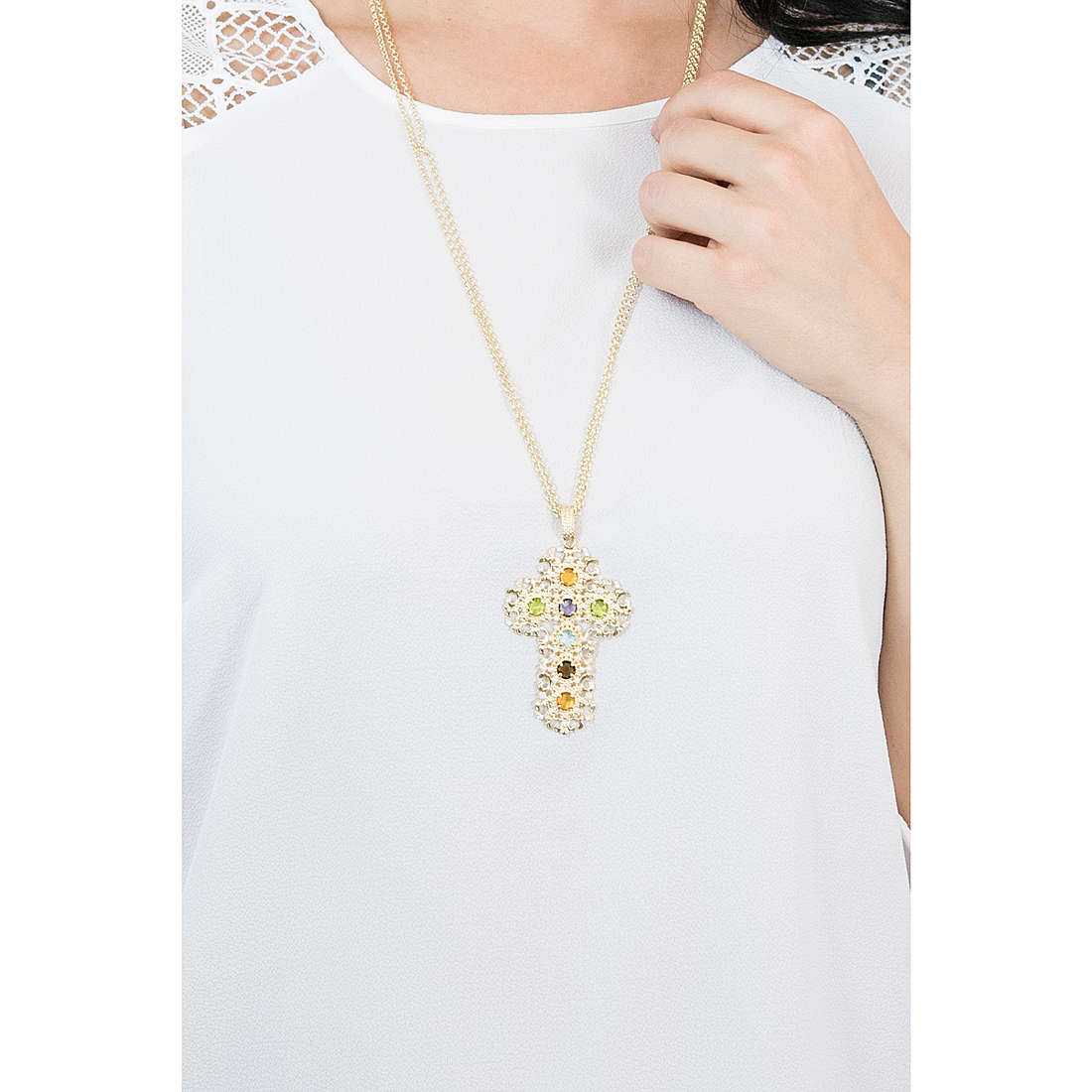 Sovrani necklaces Versailles woman J4466 wearing