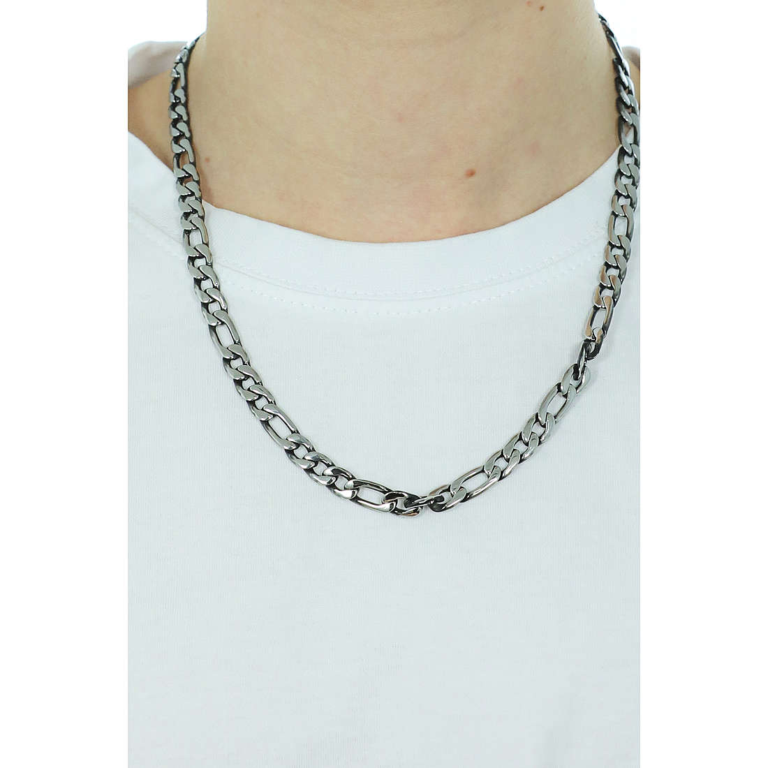 2Jewels necklaces man 251767 wearing