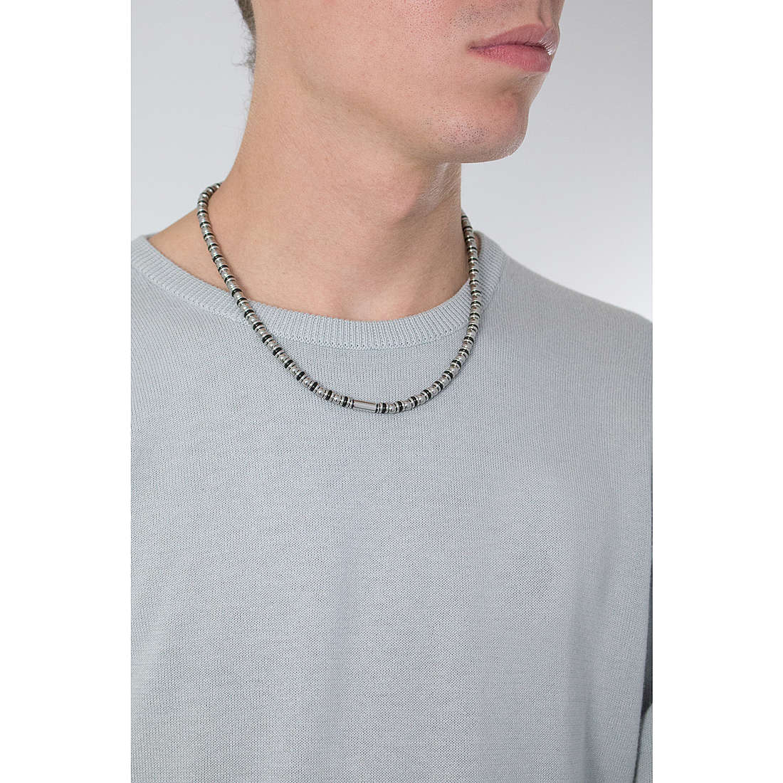 2Jewels necklaces Domino man 251451 wearing