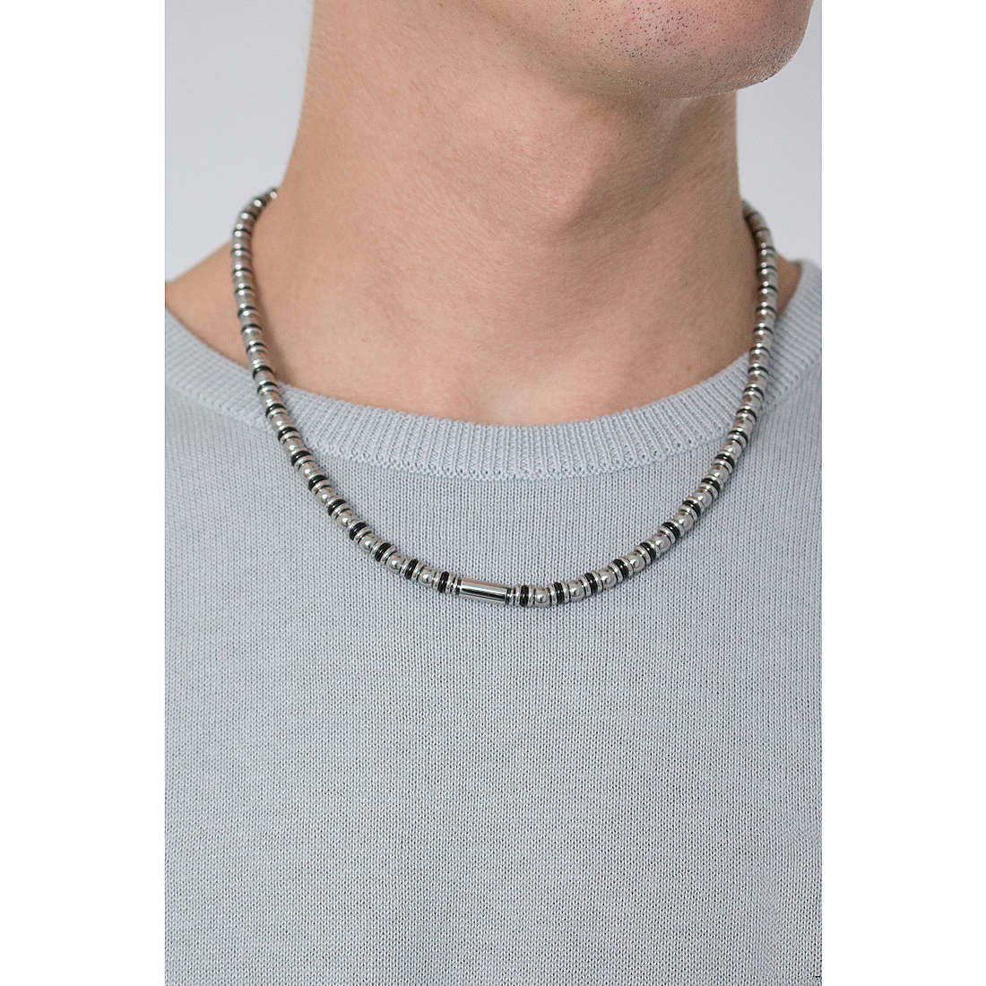2Jewels necklaces Domino man 251451 wearing