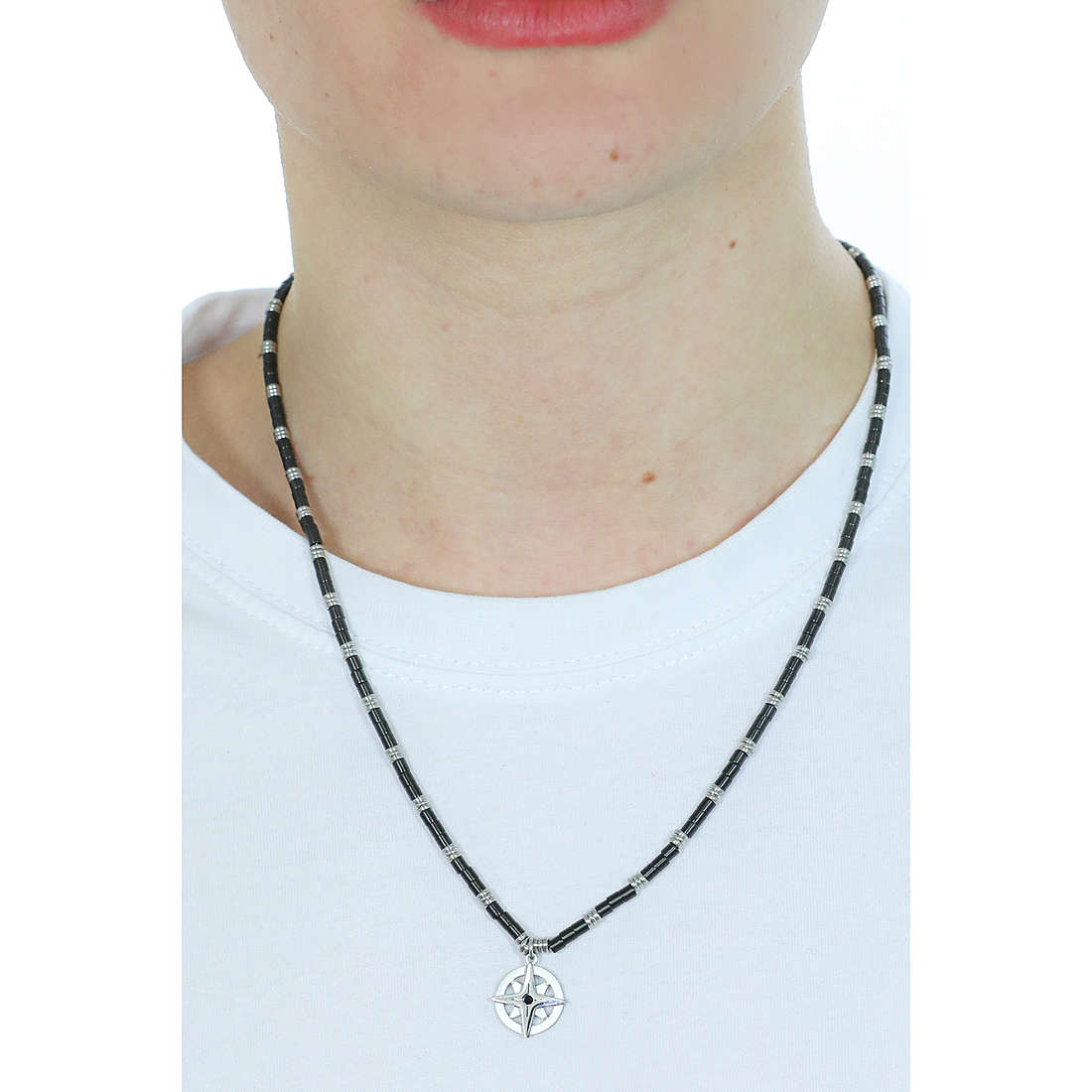 2Jewels necklaces Navy man 251722 wearing