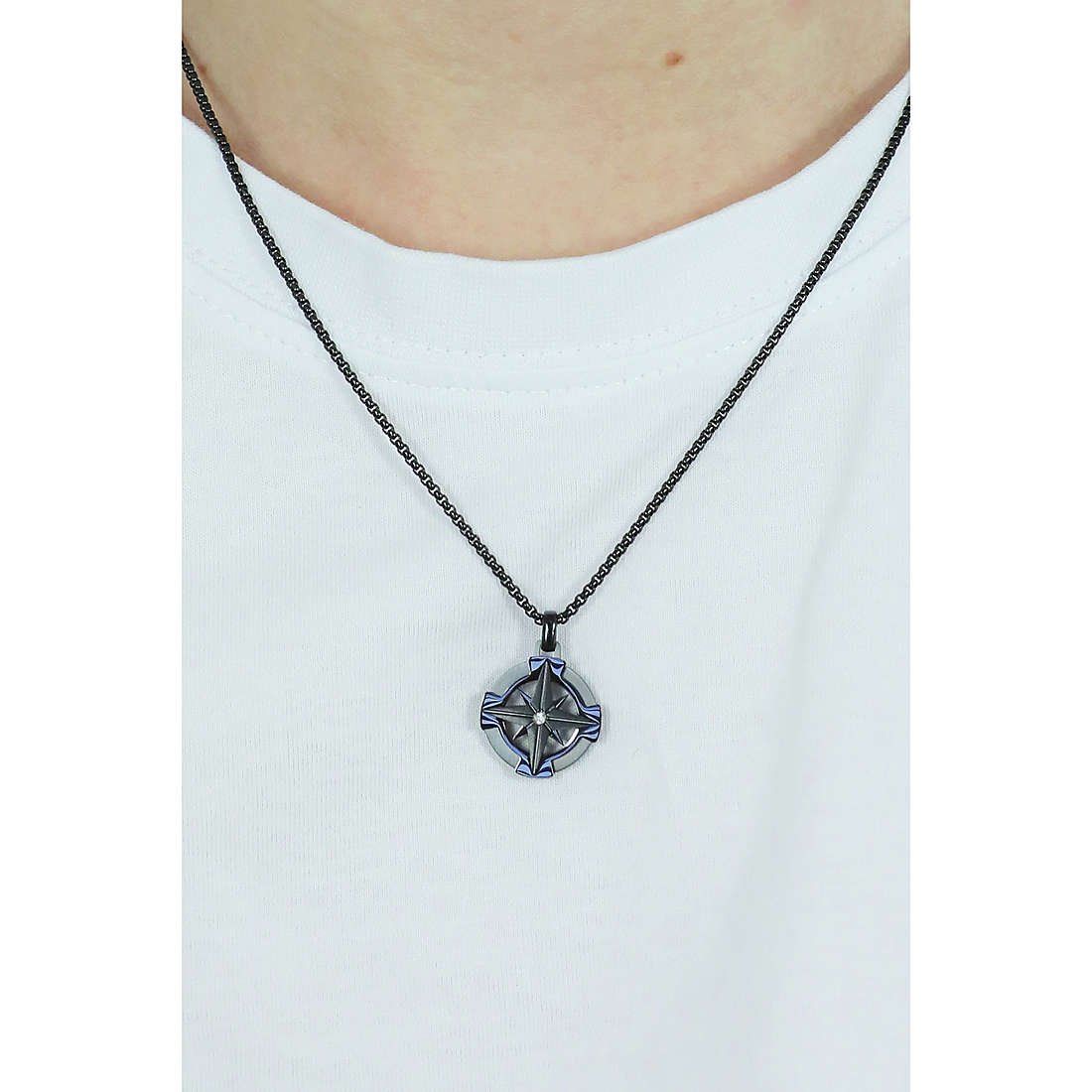 2Jewels necklaces Navy man 251726 wearing
