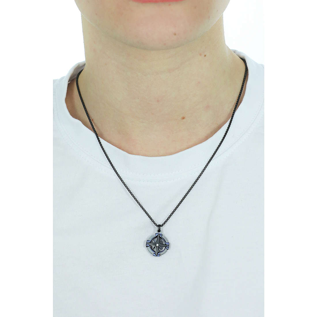 2Jewels necklaces Navy man 251726 wearing