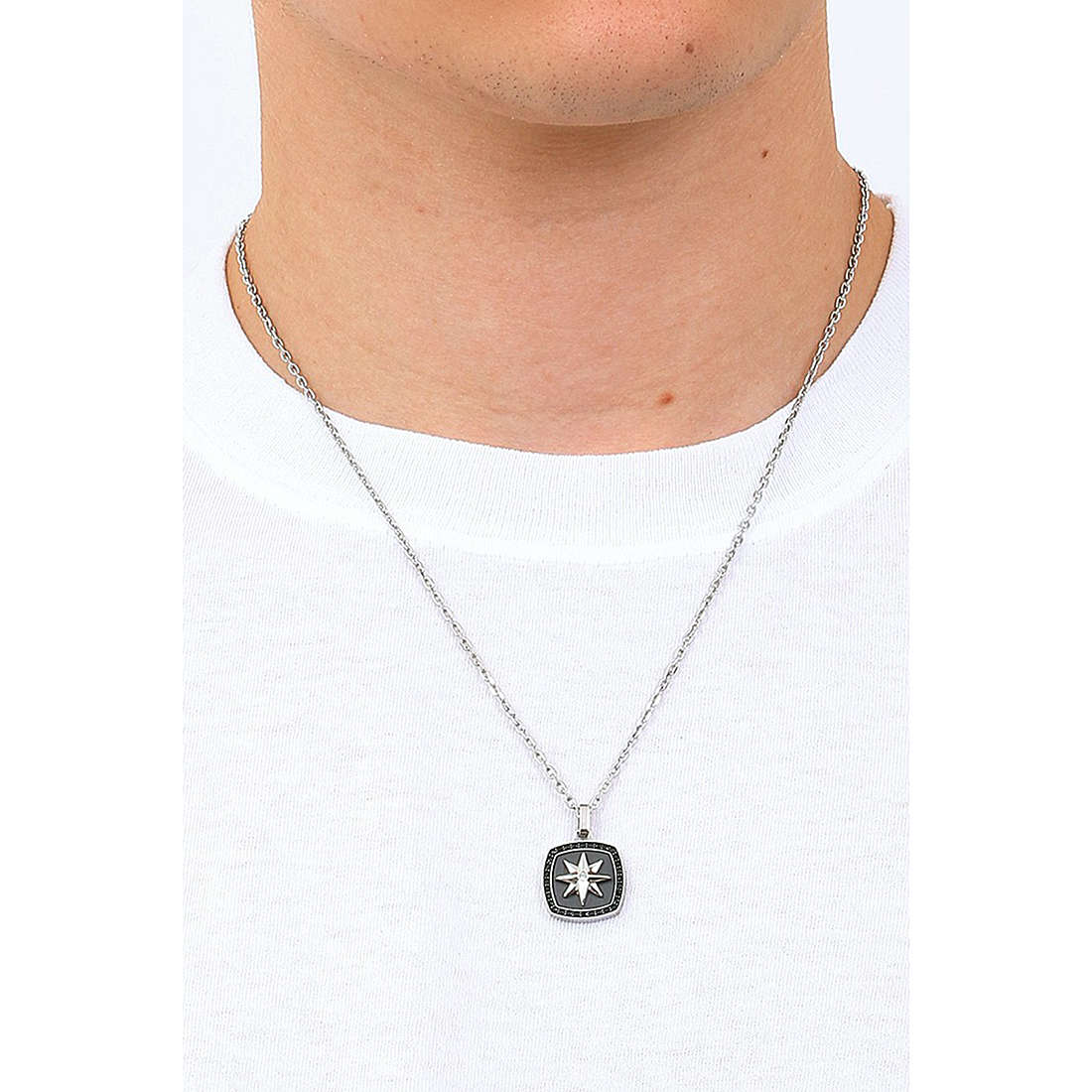 2Jewels necklaces Navy man 251813 wearing