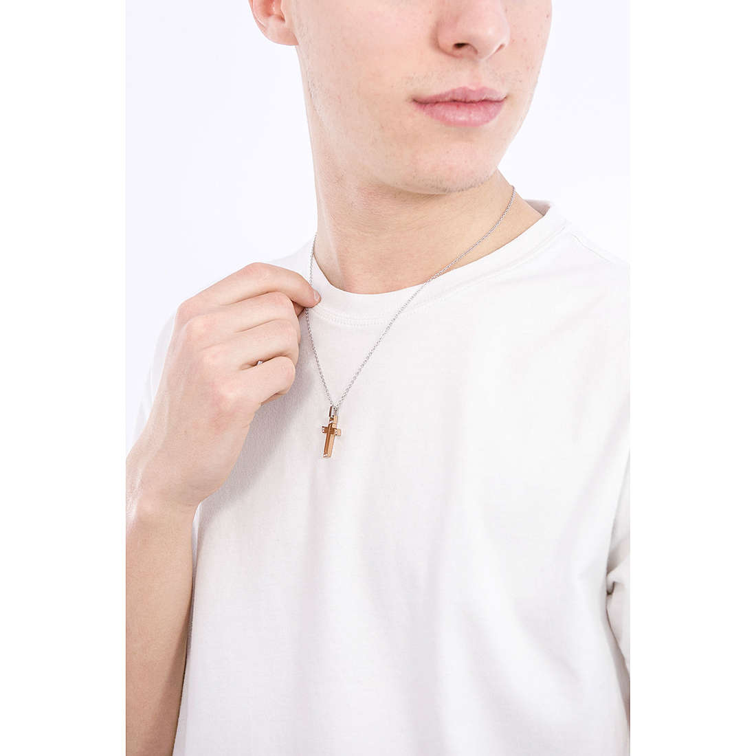 Sovrani necklaces Infinity Collection man J5868 wearing