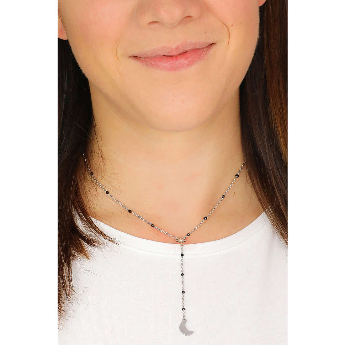 Sagapò necklaces Droplet woman SDP05 wearing