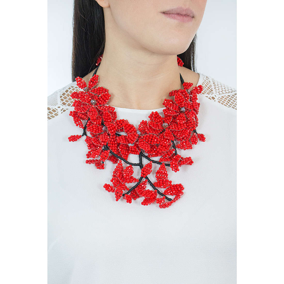 Ottaviani necklaces woman 480124 wearing