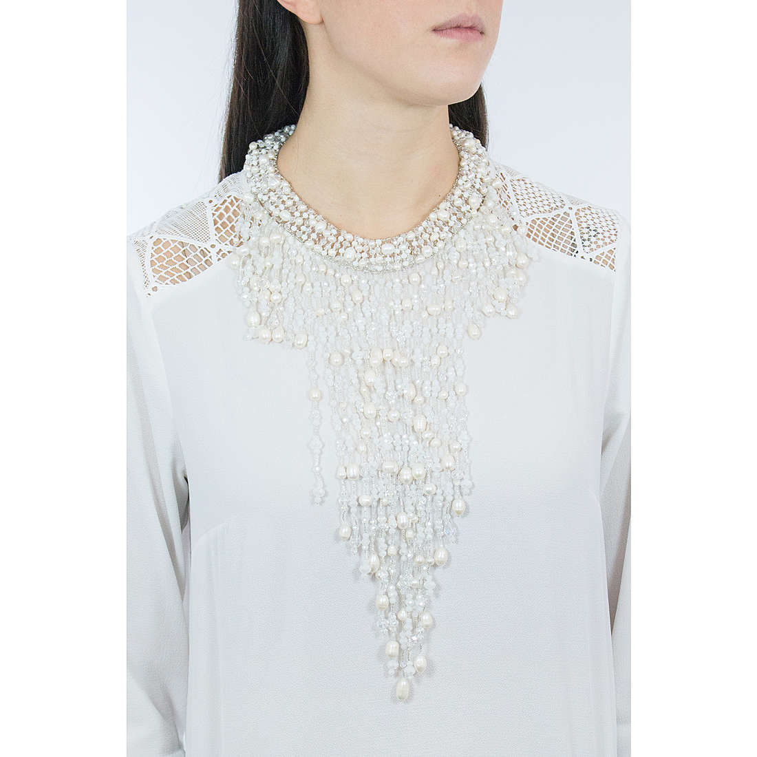 Ottaviani necklaces woman 500043C wearing