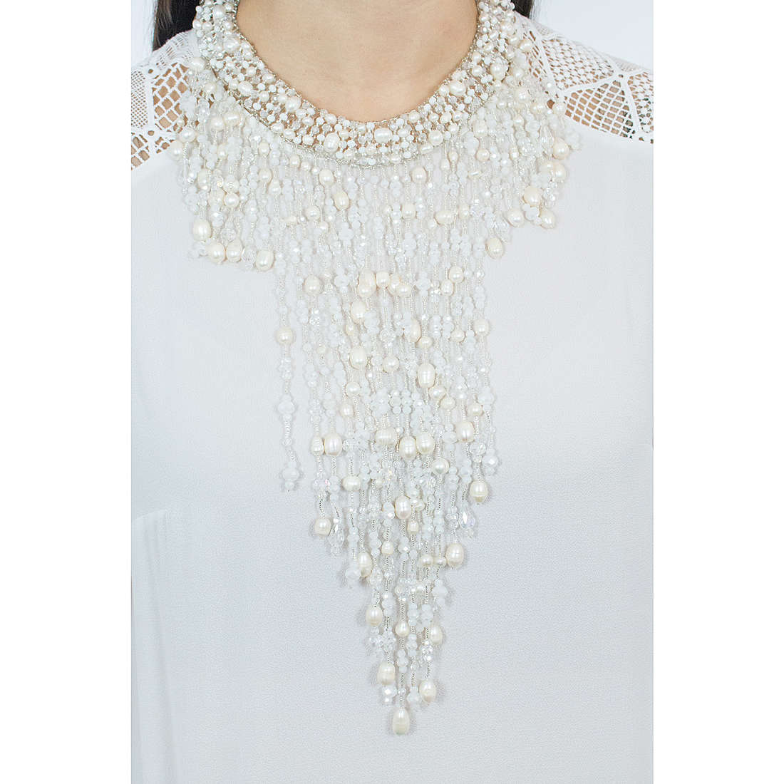Ottaviani necklaces woman 500043C wearing