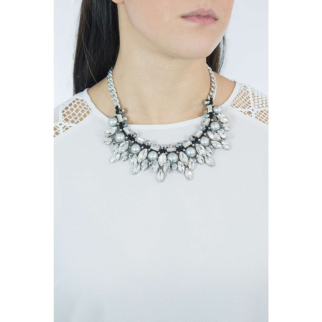 Ottaviani necklaces woman 500119C wearing
