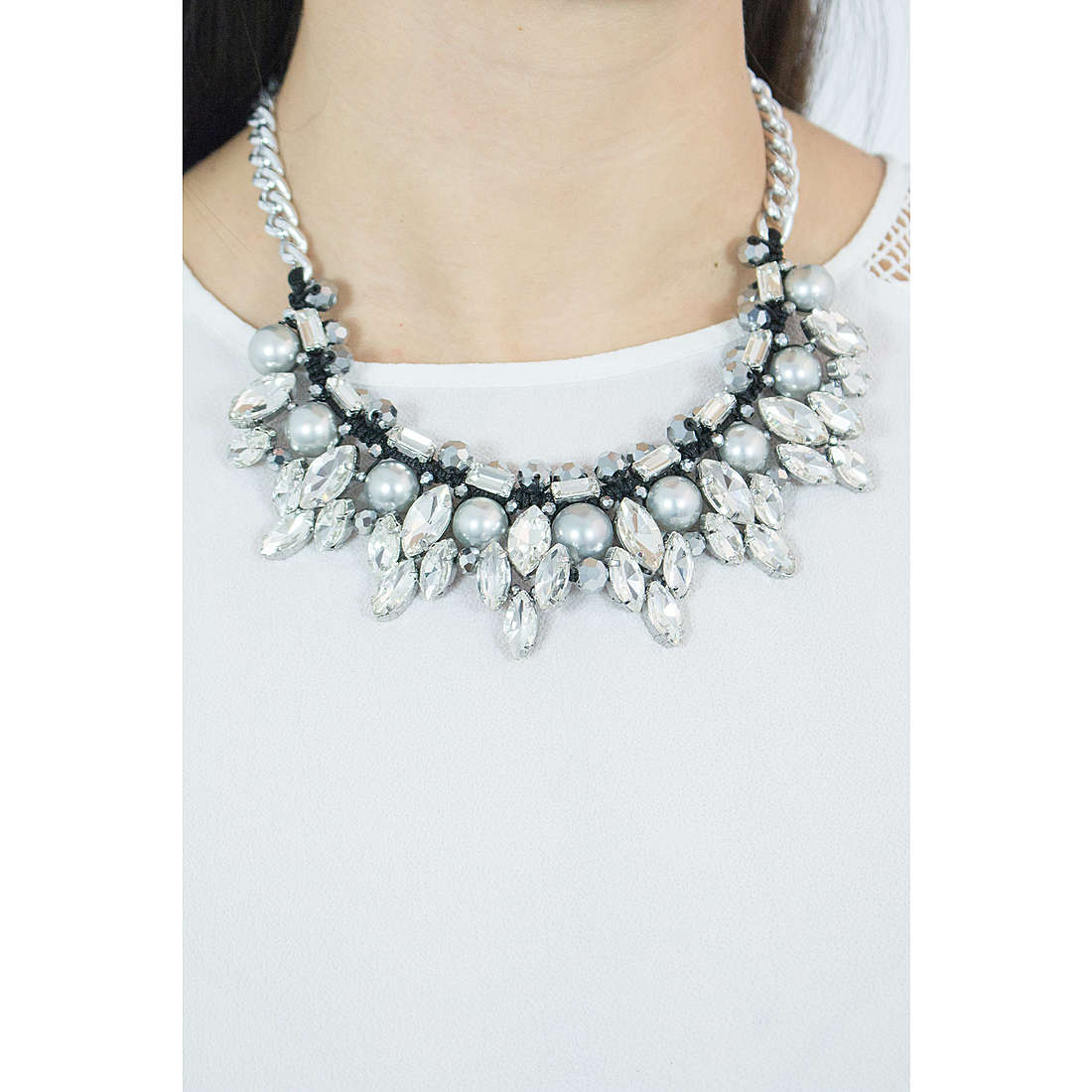 Ottaviani necklaces woman 500119C wearing