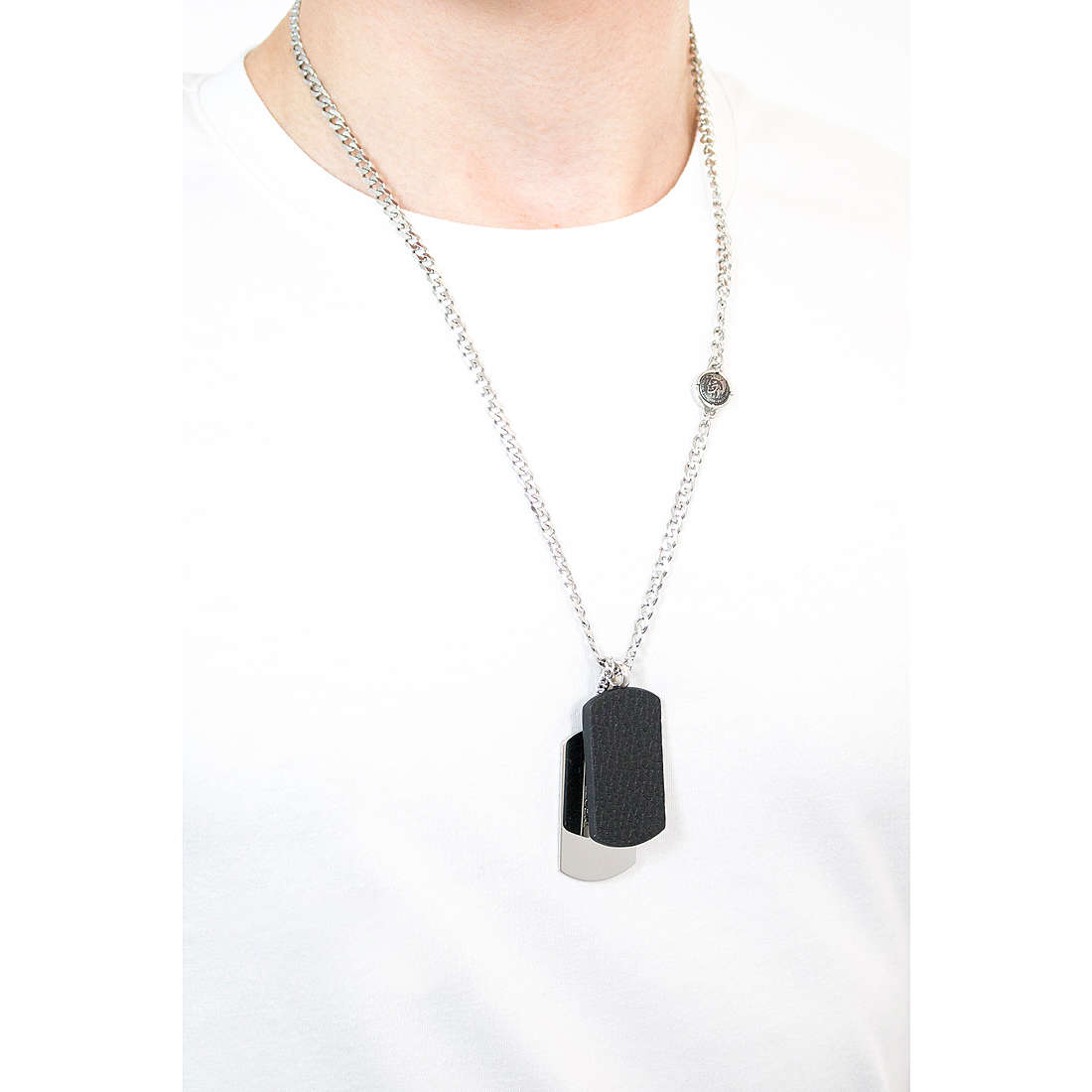 Diesel necklaces Double Dogtags man DX1040040 photo wearing
