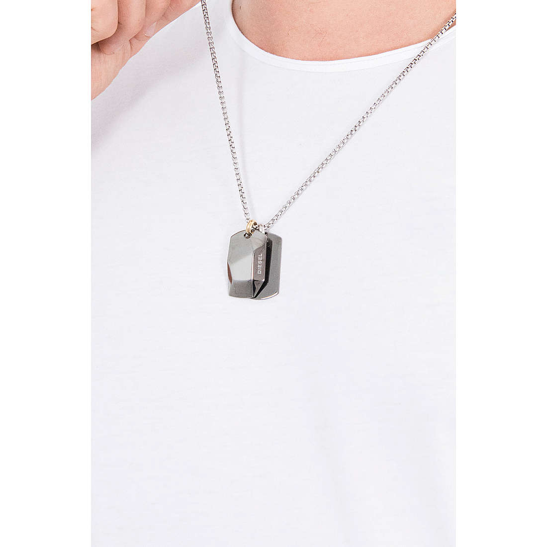 Diesel necklaces Double Dogtags man DX1143040 wearing