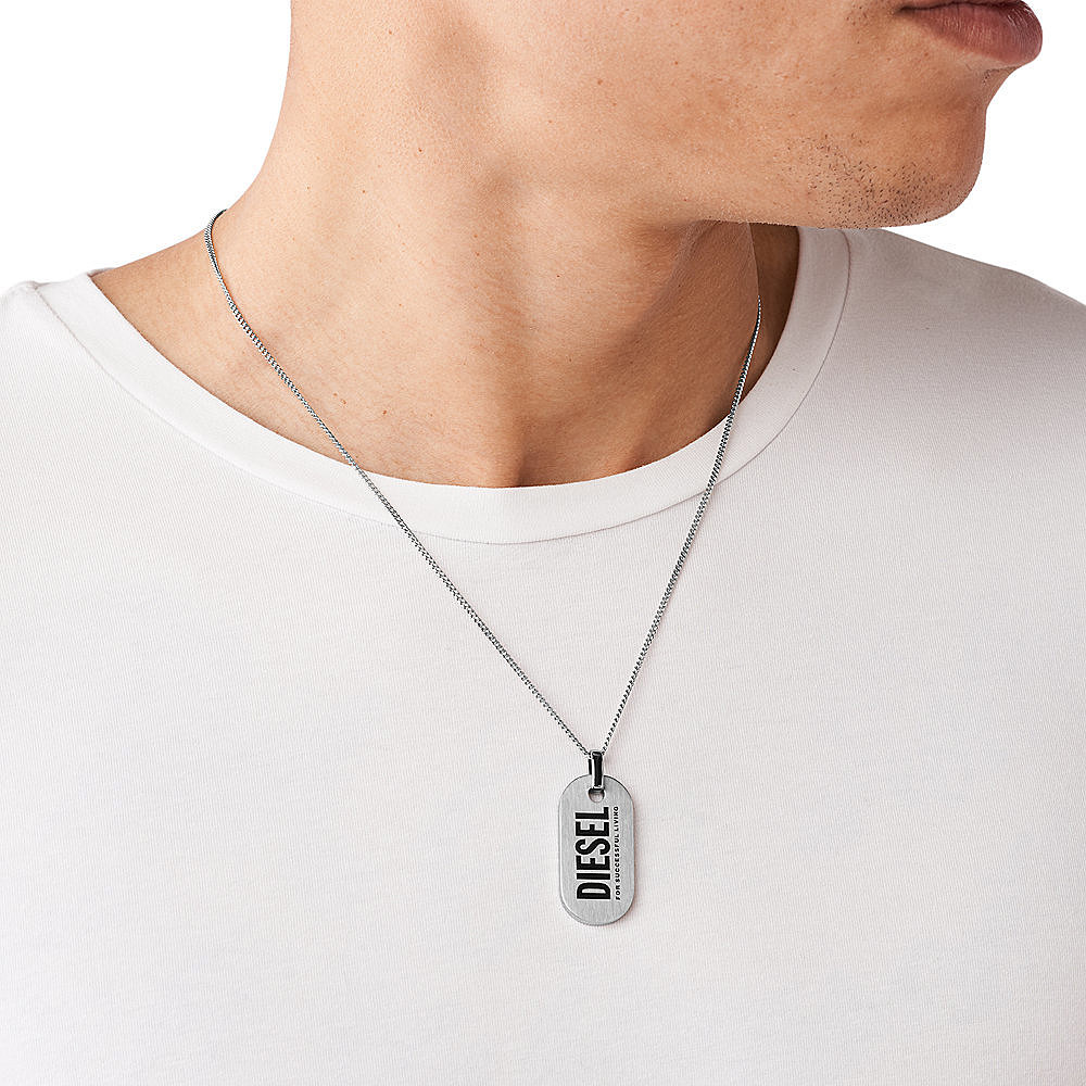 Diesel necklaces Single Dogtags man DX1348040 wearing