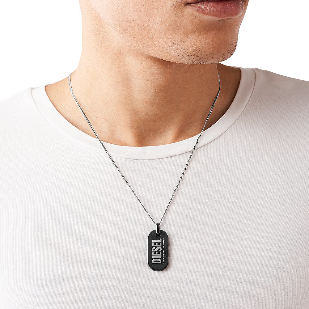 Diesel necklaces Single Dogtags man DX1349040 wearing