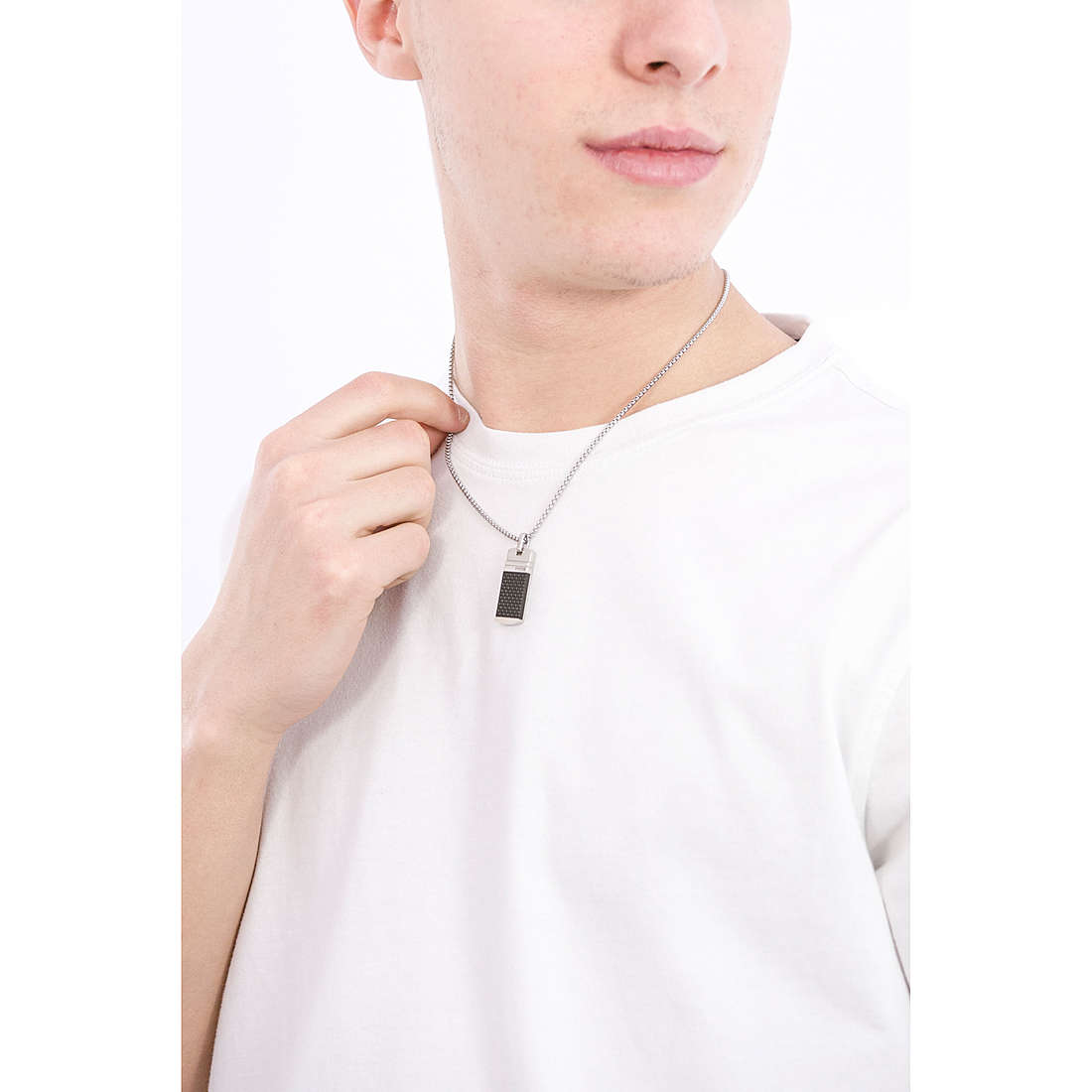 Fossil necklaces Dress man JF03316040 wearing