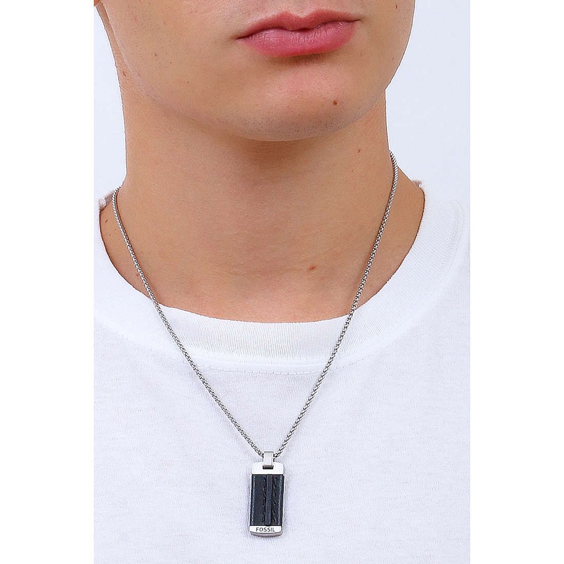 Fossil necklaces Dress man JF03725040 wearing