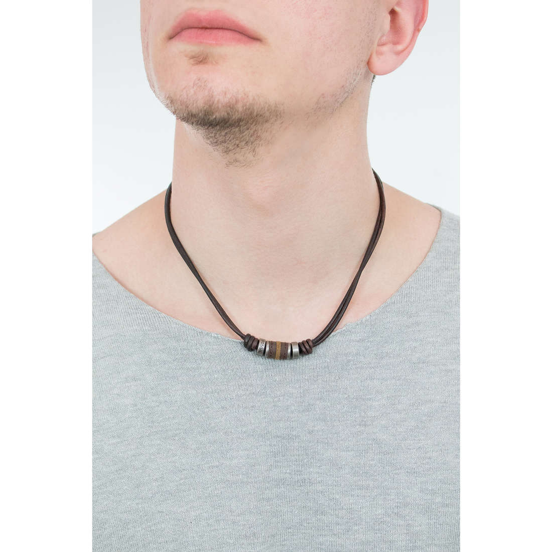 Fossil necklaces Fall 2013 man JF00899797 wearing