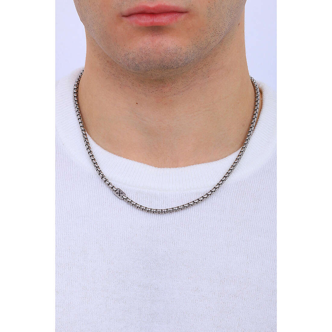 Fossil necklaces Jewelry man JF04336040 wearing