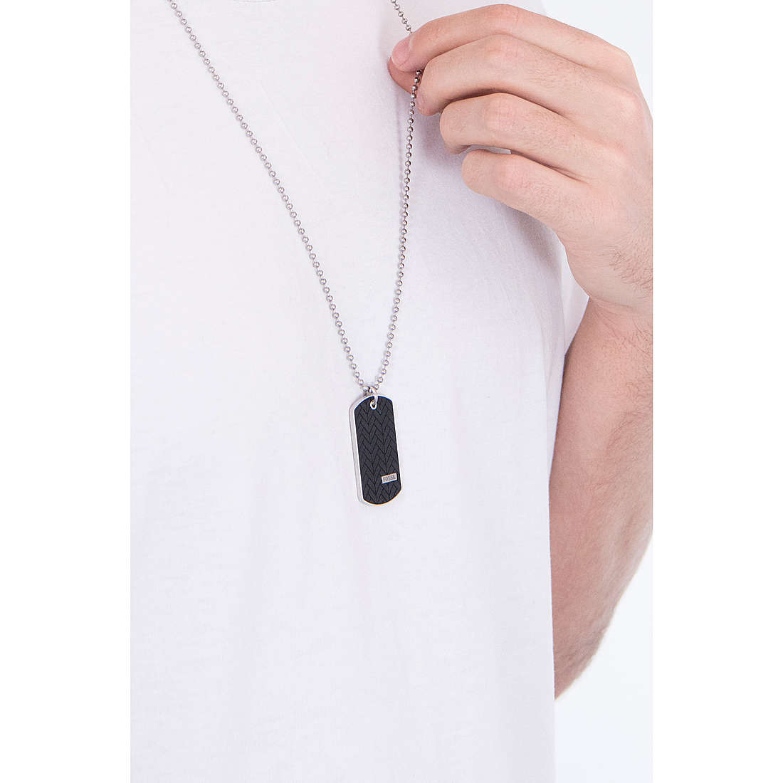 Fossil necklaces Spring 2020 man JF03395040 wearing