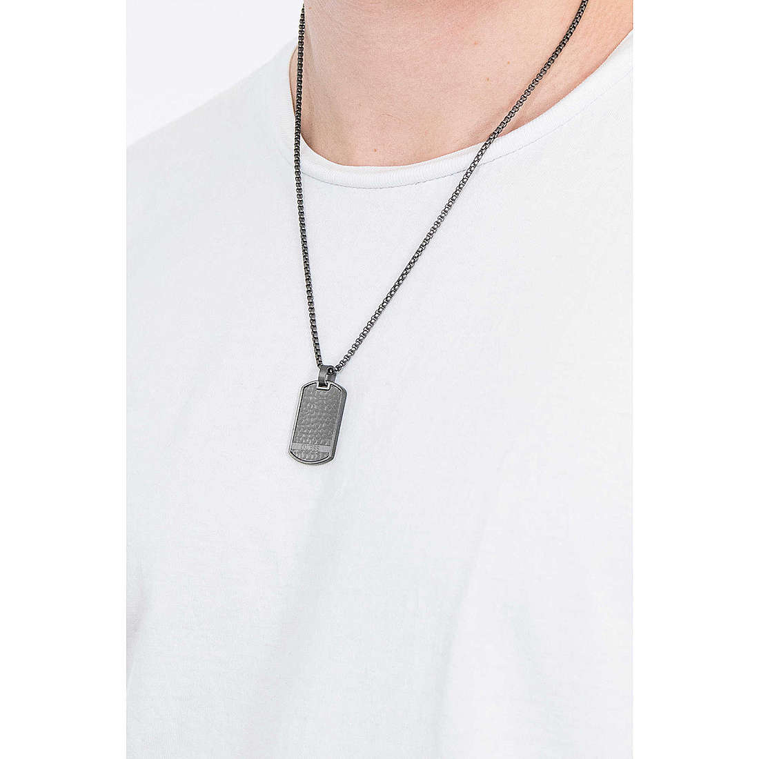 Guess necklaces man UMN29005 wearing