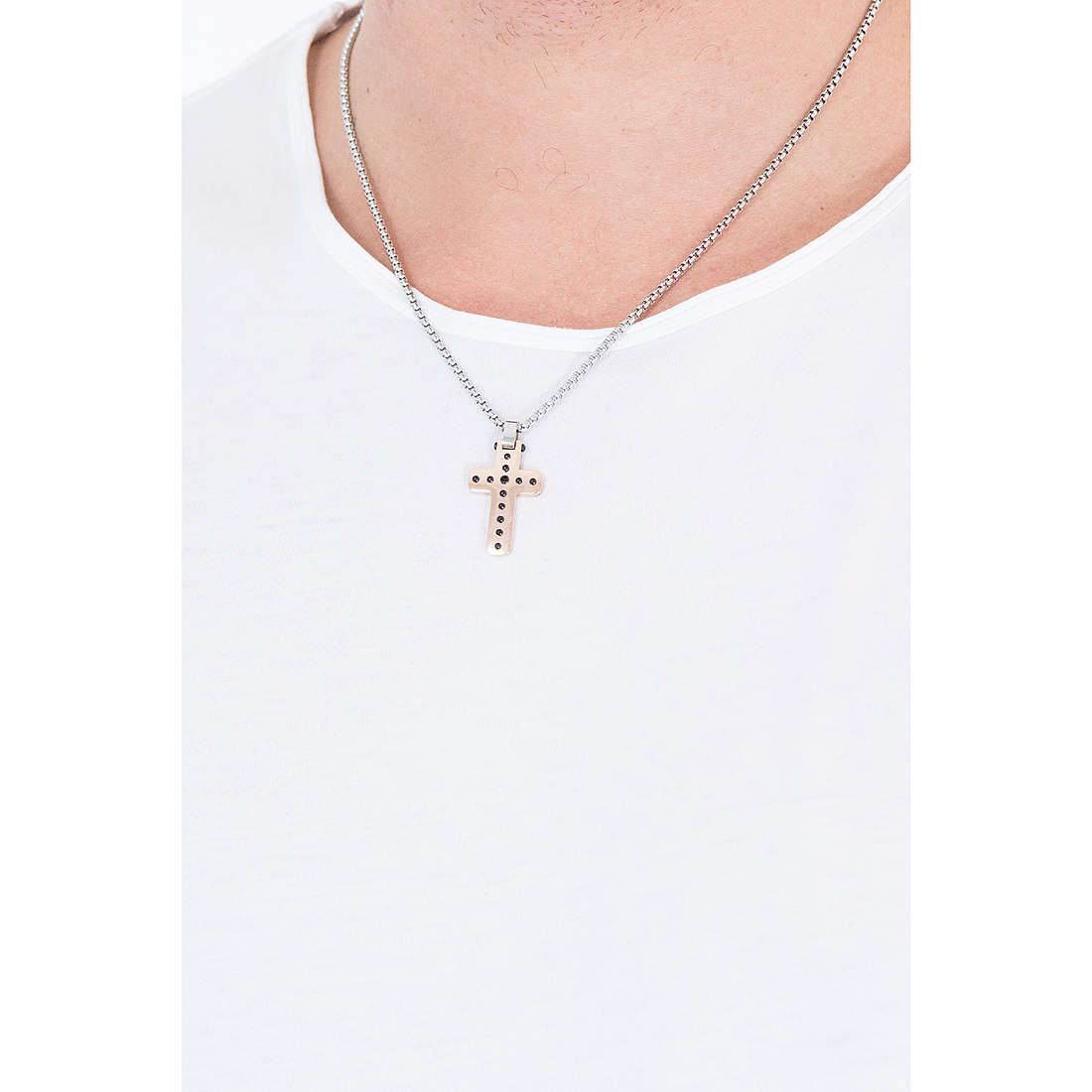 Morellato necklaces Cross man SKR30 wearing