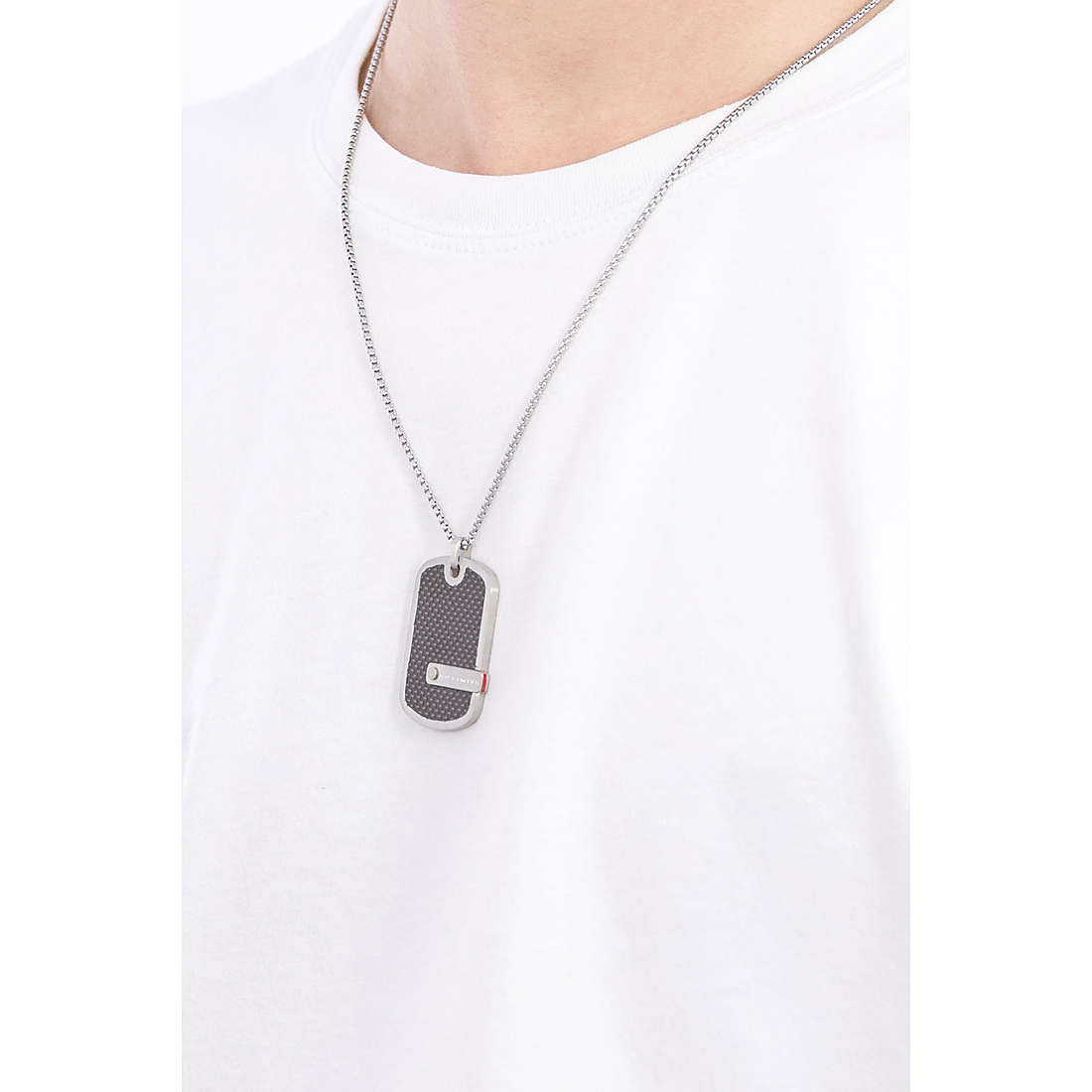 Sector necklaces No Limits man SARG01 wearing