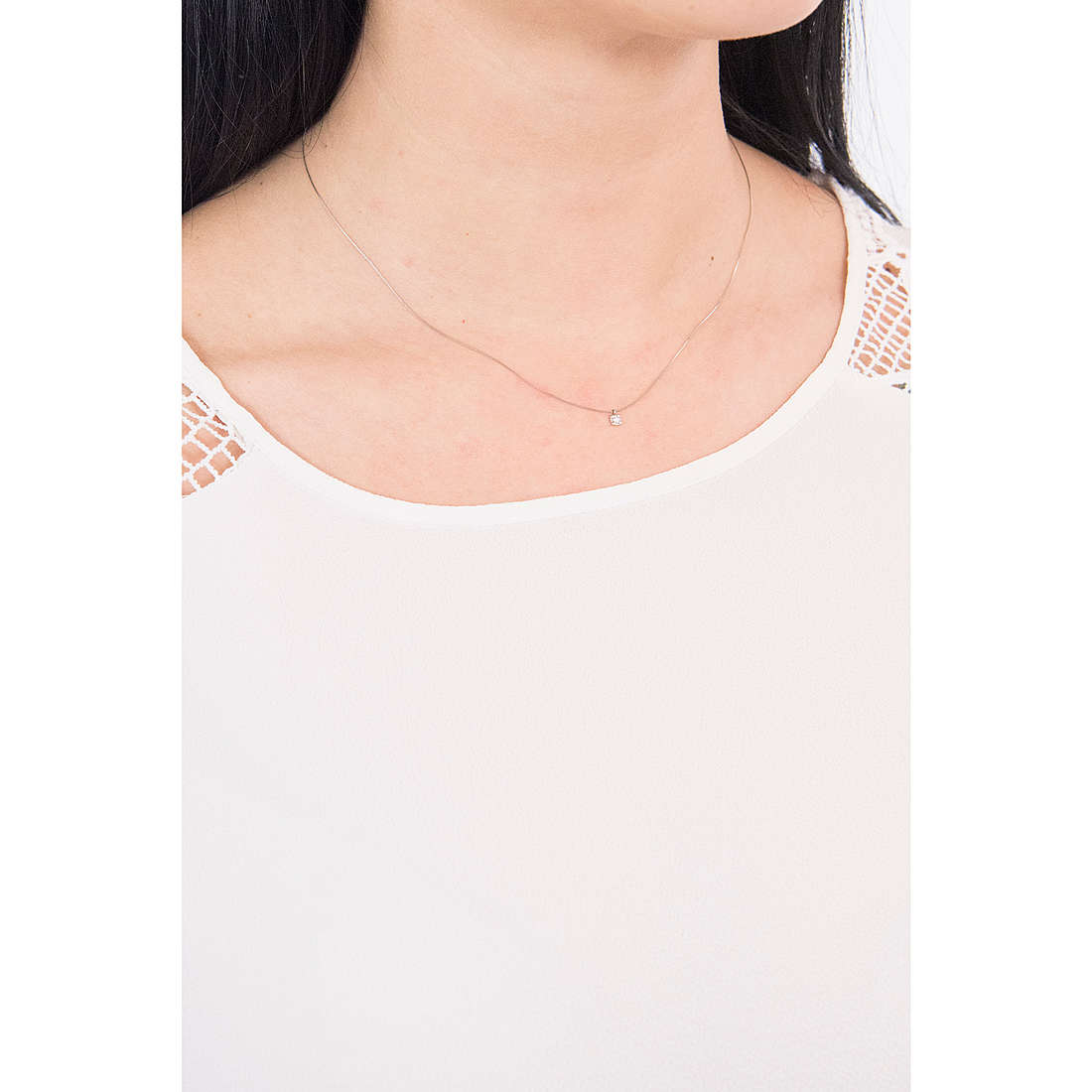 Comete necklaces Storia di Luce woman GLB 1358 wearing